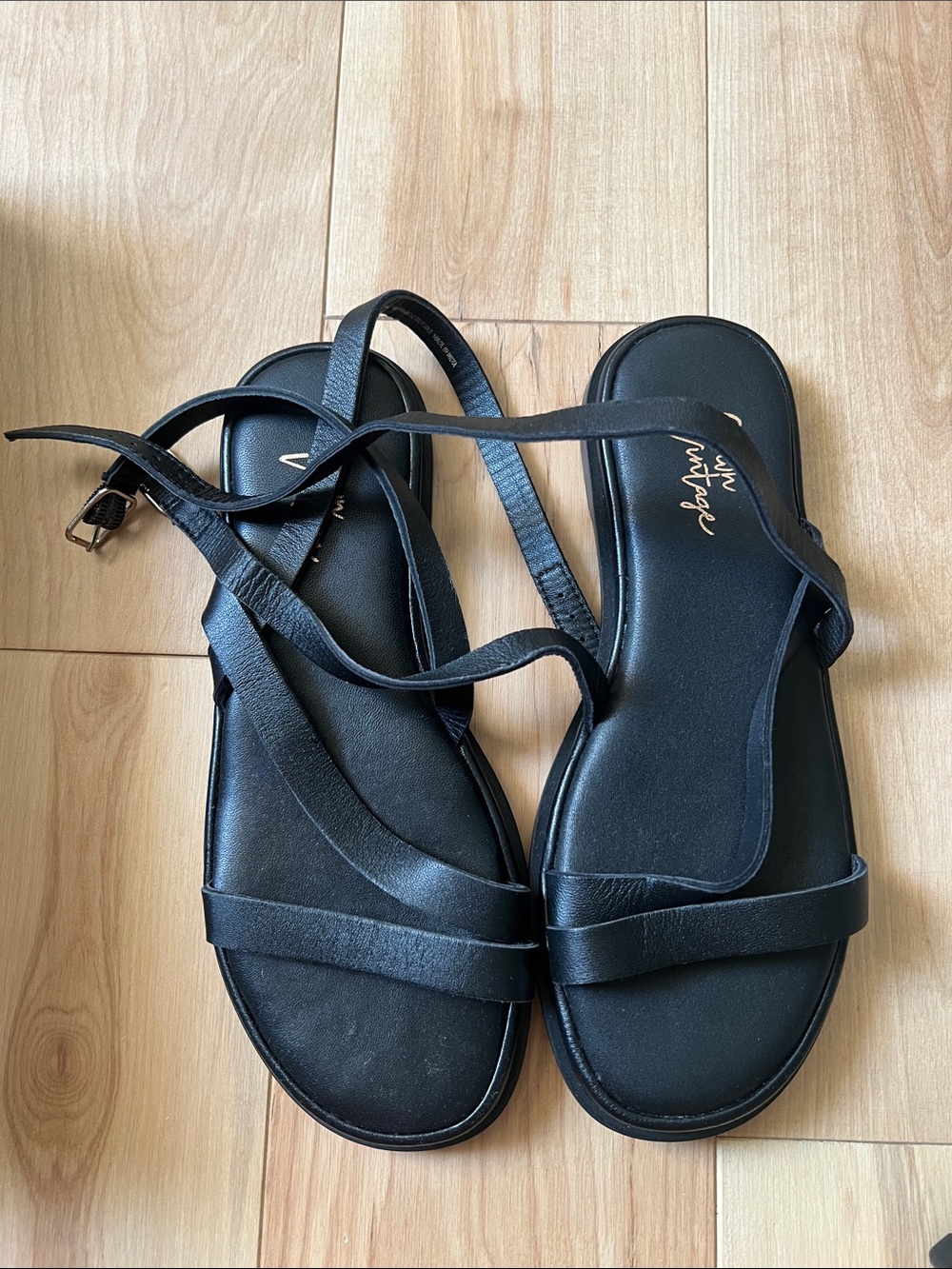 Crown Vintage Elina Crossover Cushioned Sandals